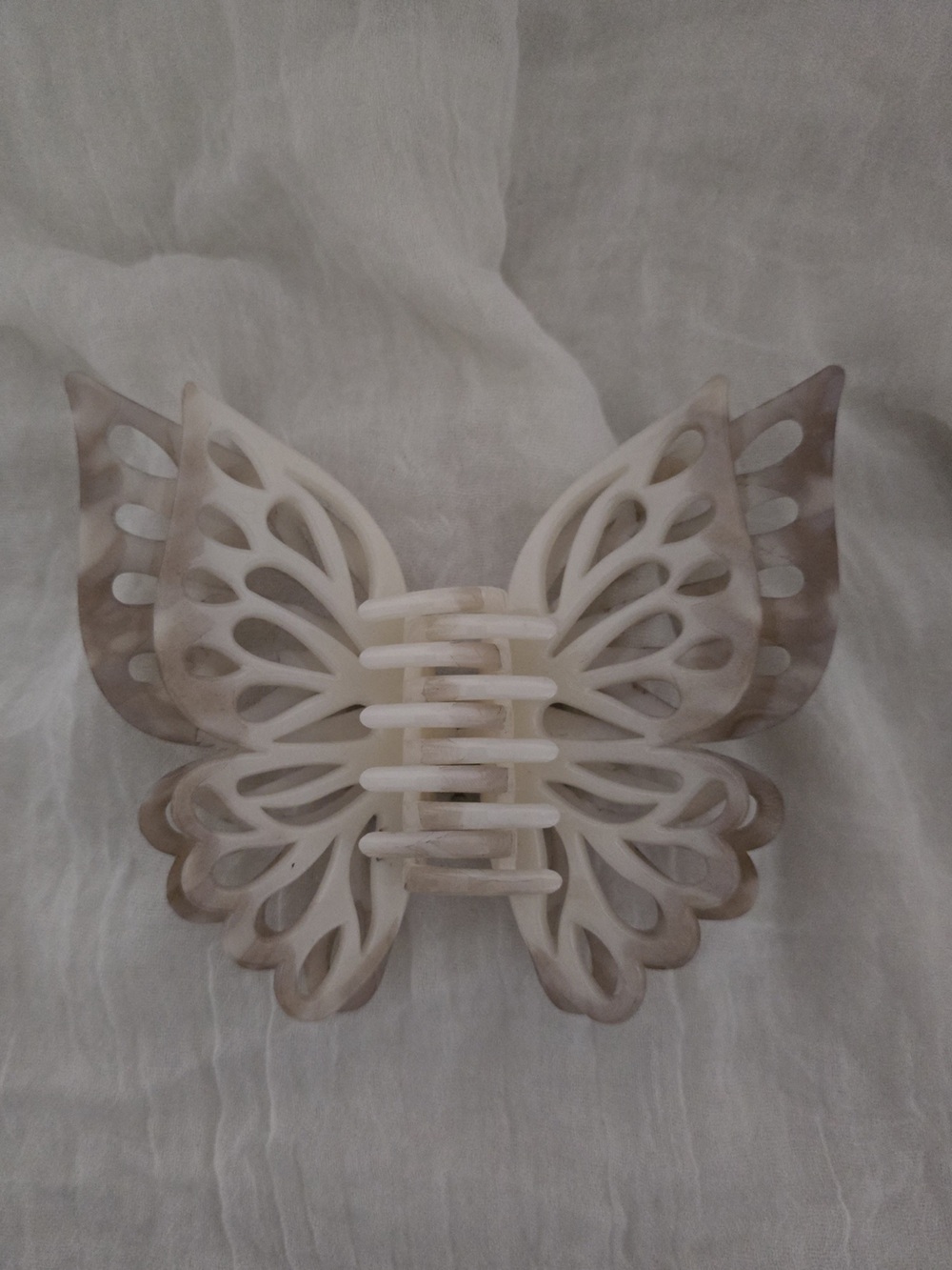 Marbled Butterfly Elegant Claw Clip - Picture 3 of 4